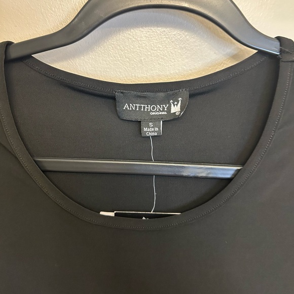 NWT Antthony Originals black slinky short sleeved top size S - Picture 2 of 11